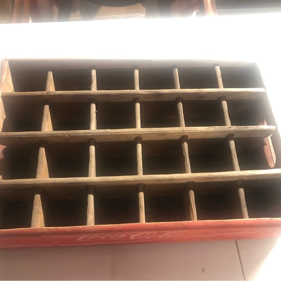 Coca Cola wood crate for 12 oz glass bottles midcentury good condition red white - Picture 9 of 11